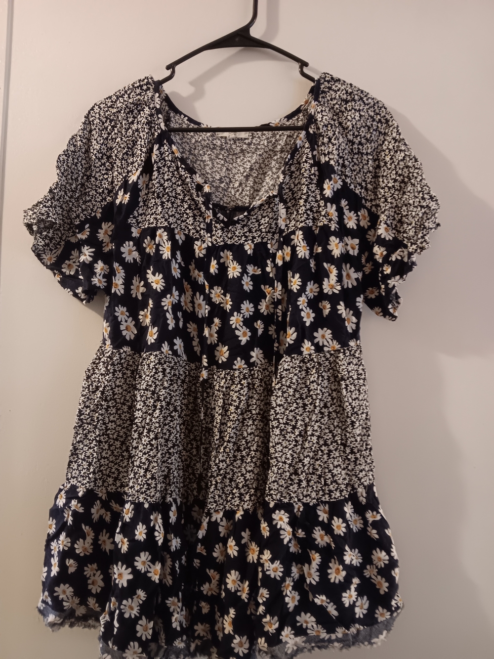 easel Black Daisy Print Ruffled Peasant Blouse